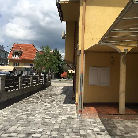 Lägenhet Huerkecz Apartmanhaz Hévíz