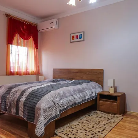 Hürkecz Apartmanház *
