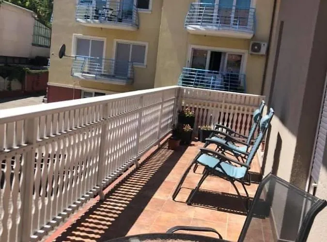 Huerkecz Apartmanhaz ヘーヴィーズ