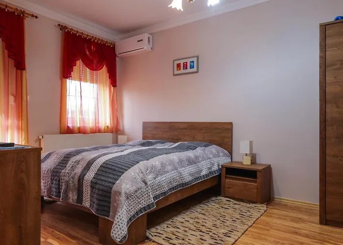 Huerkecz Apartmanhaz *